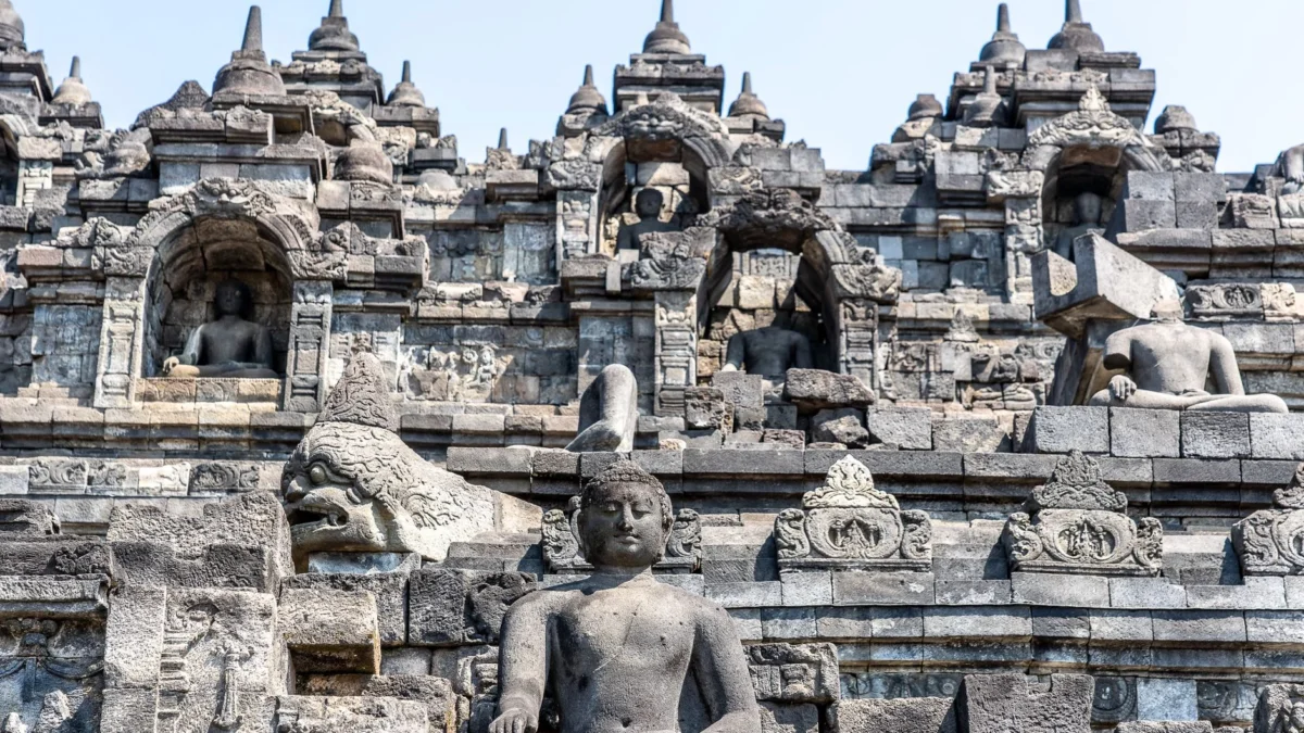 Wisata Sejarah Populer Indonesia Paling Hits Penuh Cerita Masa Lalu