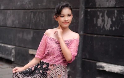Tren Busana Kain Batik Modern Favorit Anak Muda yang Bikin Look Makin Kece